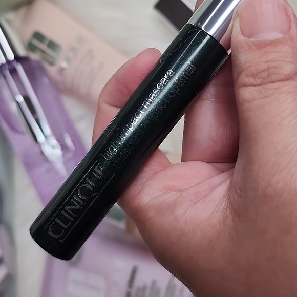 BNEW UNUSED DAY TO NIGHT SKIN CARE SET MOISTURE SURGE OVERNIGHT MASK AND MORE - Picture 11 of 16